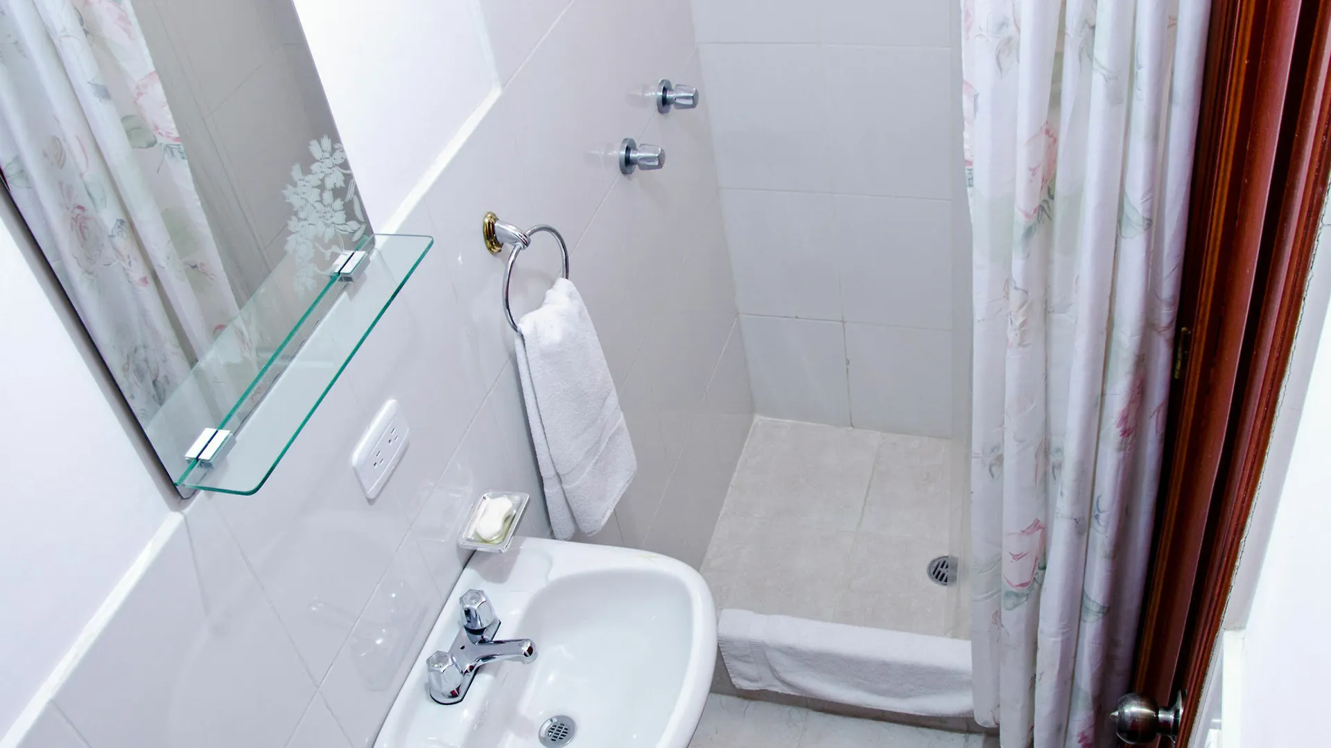 Pensión Ecuatreasures B&B Norte Quito